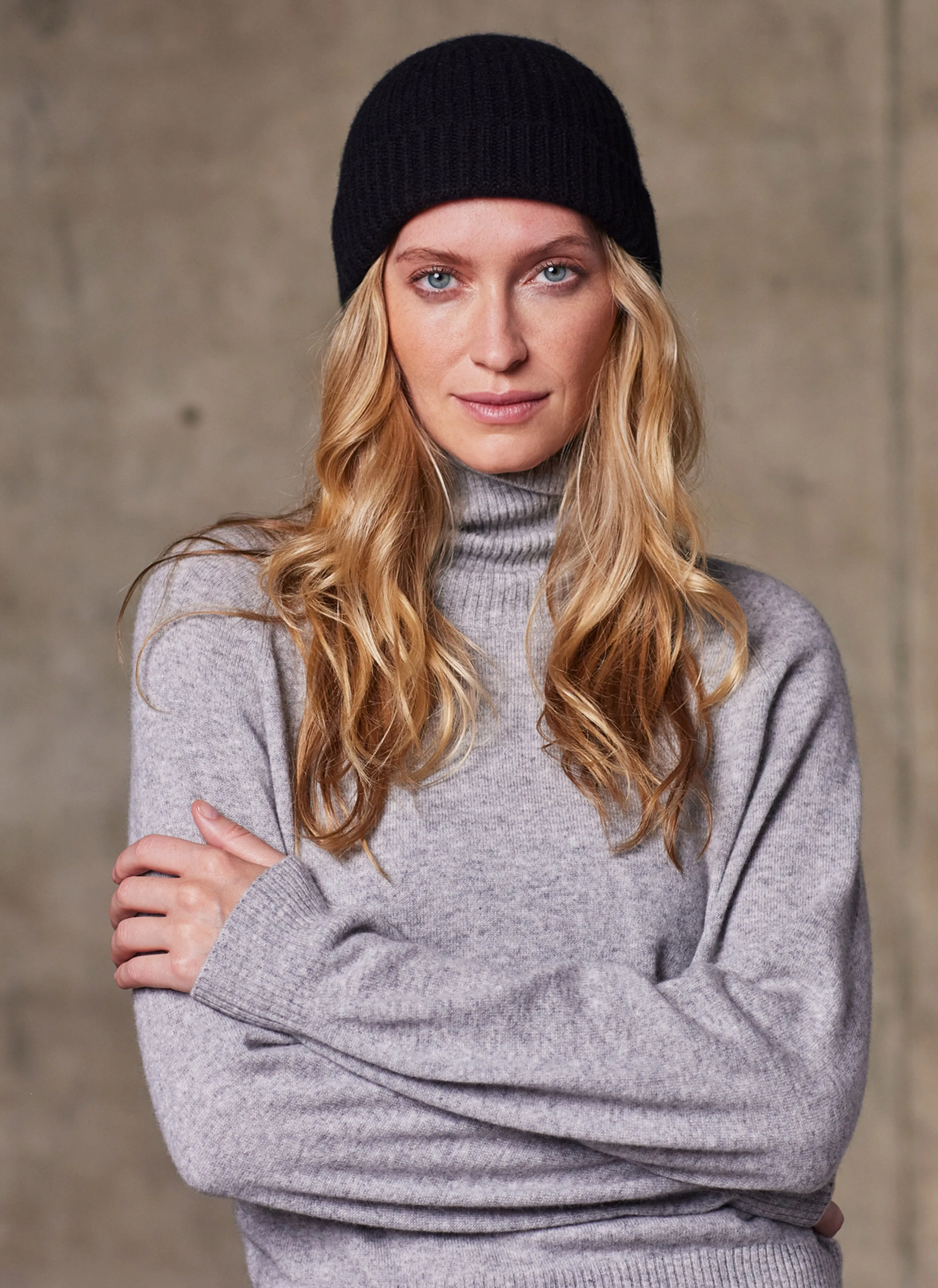 Pure Cashmere Unisex Rib Beanie in Black