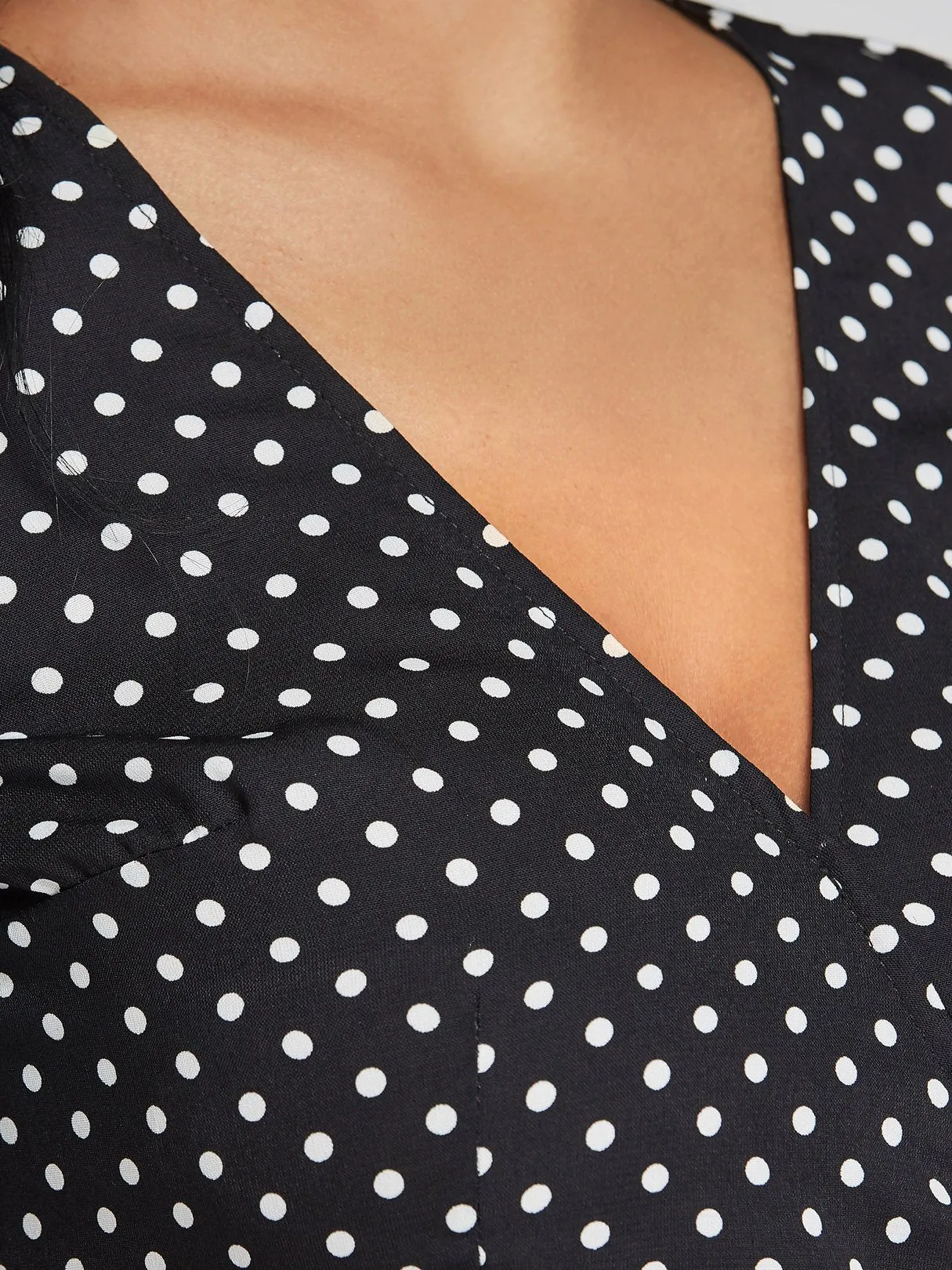 Wholesale Black V-Neck Short Sleeve Polka Dot Dresses